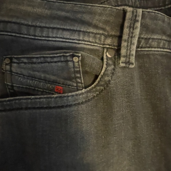 Sleek pair of Diesel black slim jeans in excellent condition - Picture 3 of 8